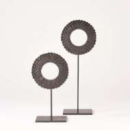 Picture of FOUR LAYER HORN SCALLOPED MOUNTED RINGS-BLACK