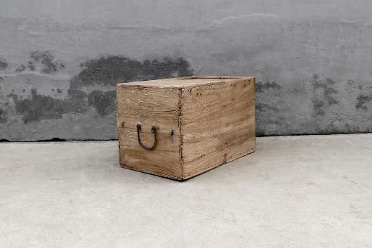 Picture of ANTIQUE STORAGE TRUNK