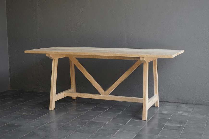 Picture of FARM TABLE IN OAK WITH NO CENTER LEG