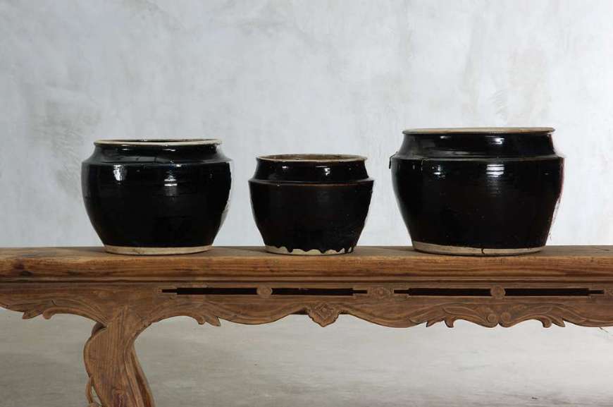 Picture of ASSORTED BLACK GLAZED JARS