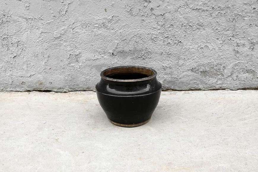 Picture of BLACK POTTERY VASE