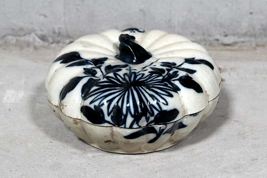 Picture of ANTIQUE PORCELAIN HAND PAINTED PUMPKIN