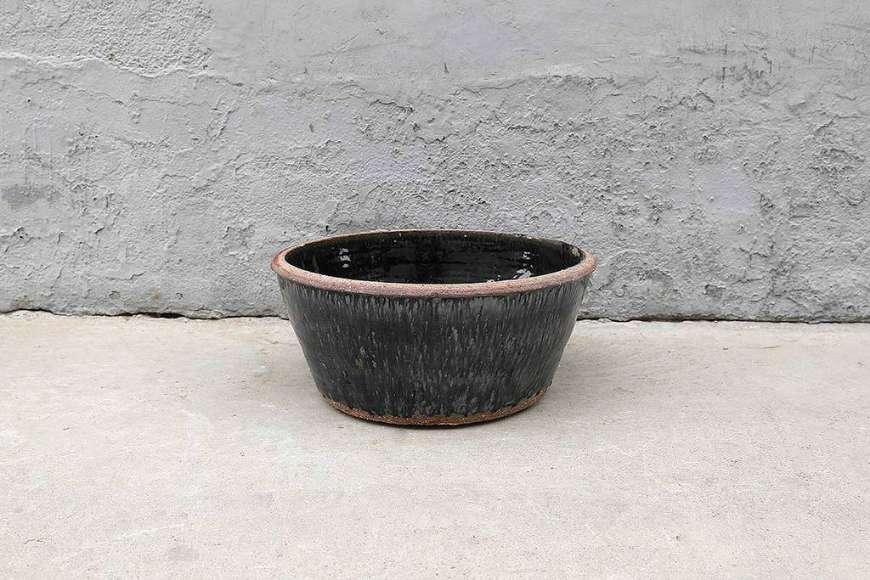 Picture of LARGE BLACK PORCELAIN BOWL